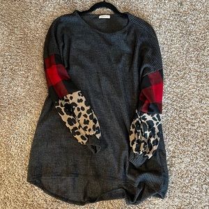 Viamor long sleeve grey waffle top with sleeve detail